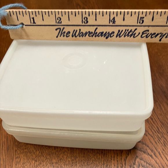 4 pieces/2 vintage sandwich keepers. Approximately 5.25” square. 2 lids 2 bases. - Picture 2 of 2